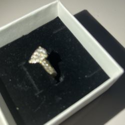 Size 5 10k Gold  Diamond (1.25ctw) Wedding Ring 