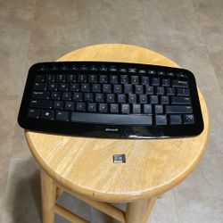 Microsoft Arc Keyboard Model 1392 Black Compact Wireless  /w USB Dongle*