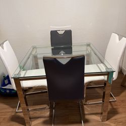 4 Seat Dinning Glass Table 