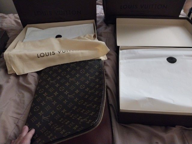 Louis Vuitton Portfolios