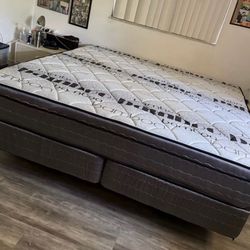 King mattress PILLOW TOP  and box spring set (2pc - brand new)