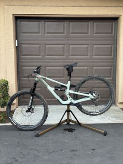 YT Jeffsy Core 2 CF 2025