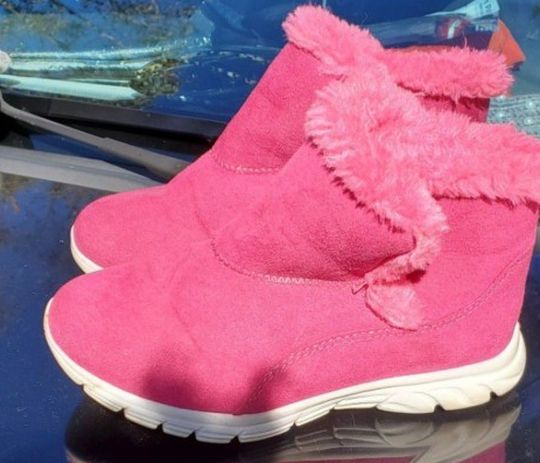 GIRLS SNOW BOOTS NEVER WORN SIZE 1