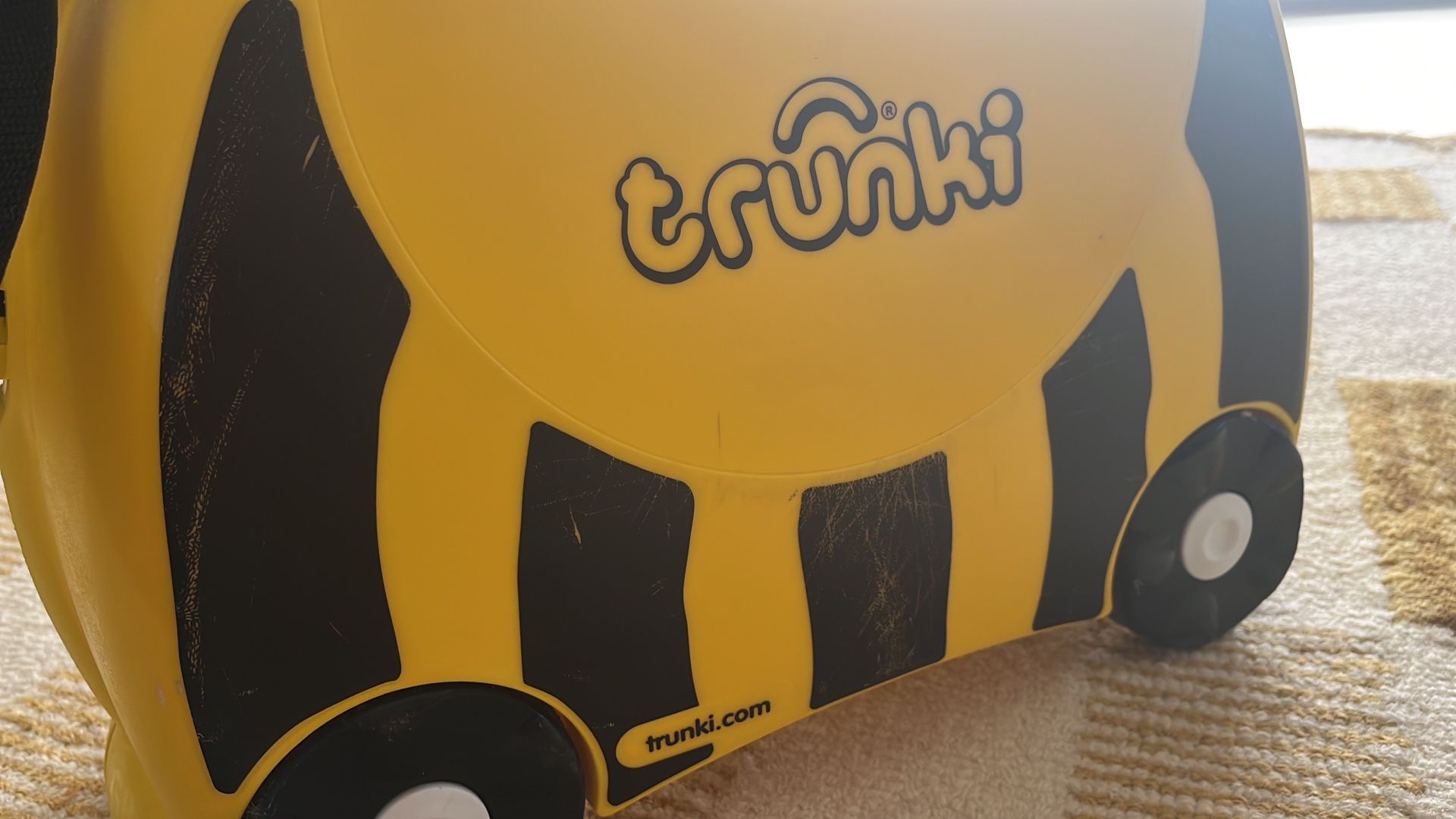 Trunki Bumblebee Suitcase Ride on 