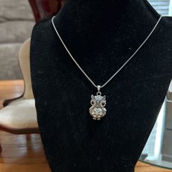 Pretty! Adorable! Crystal Diamond Stone Owl 🦉 Necklace !!!