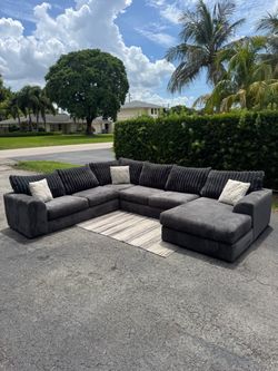 Large Charcoal Gray Rooms To Go Sectional w/ Chaise(Delivery Available)