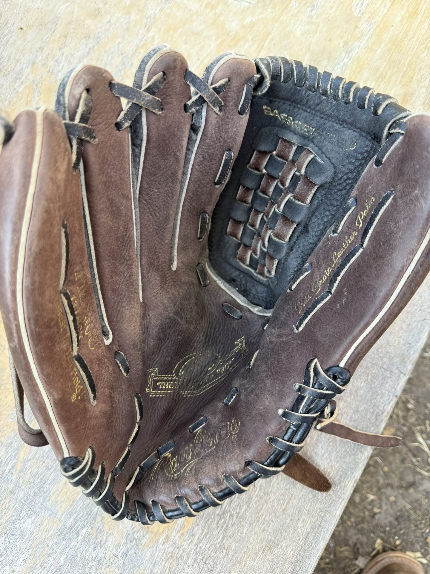 Lefty 🥎 Rawlings Youth Baseball Glove - $15