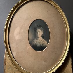 Victorian Picture Frame With Unknown Photo 