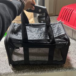 Mesh pet carrier 