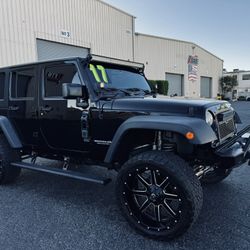 2017 Jeep Wrangler Unlimited Rubicon Supercharged 4WD W/ 82k Miles 