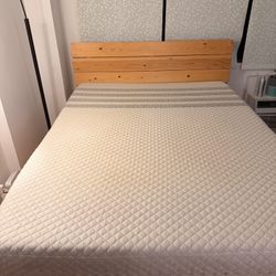 Queen size mattress from Leesa