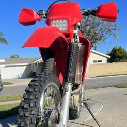 2001 Honda XR650R Dirt Bike