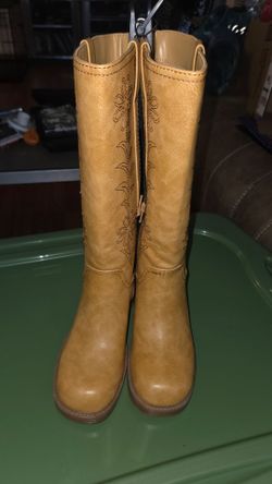 Women Boots size 6