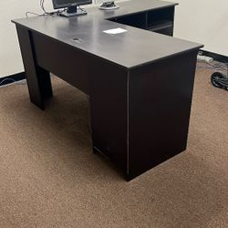 Free desk With Right Hand Return 