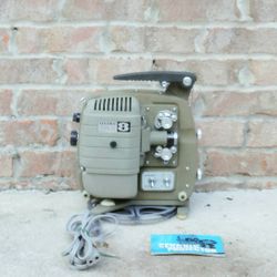 Vintage Sekonic 8MM Projector/Case