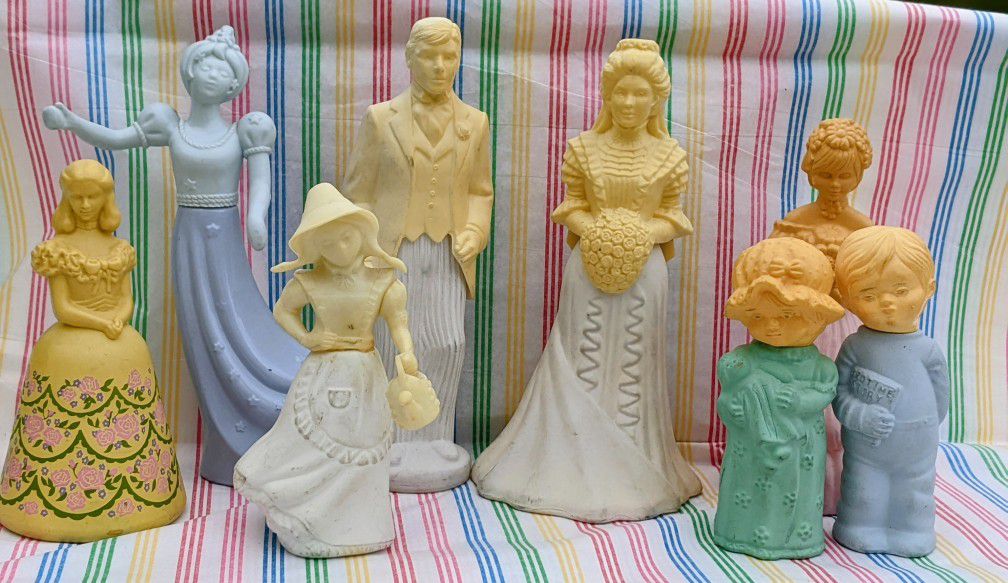 Avon Collectibles 8 Perfume Bottle Figurine Cologne Decanters, Very Vintage Some With Original Perfume See Photos 