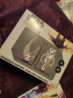 Star Wars Mandalorian Bookend Set