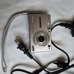 Kodak EasyShare V550. With charger and SD card.
