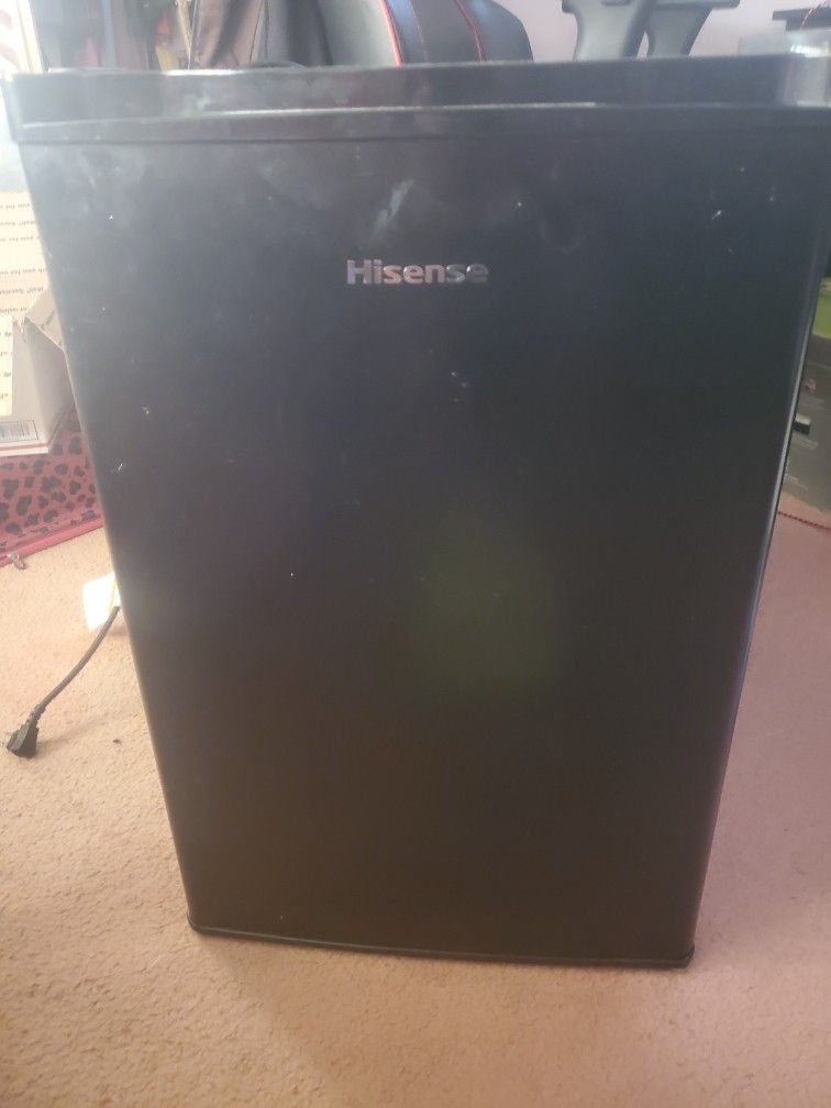 Hisense Black Mini Fridge. 