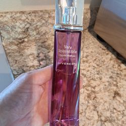 Givenchy  Perfume