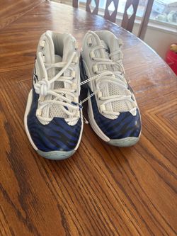 Basketball shoes