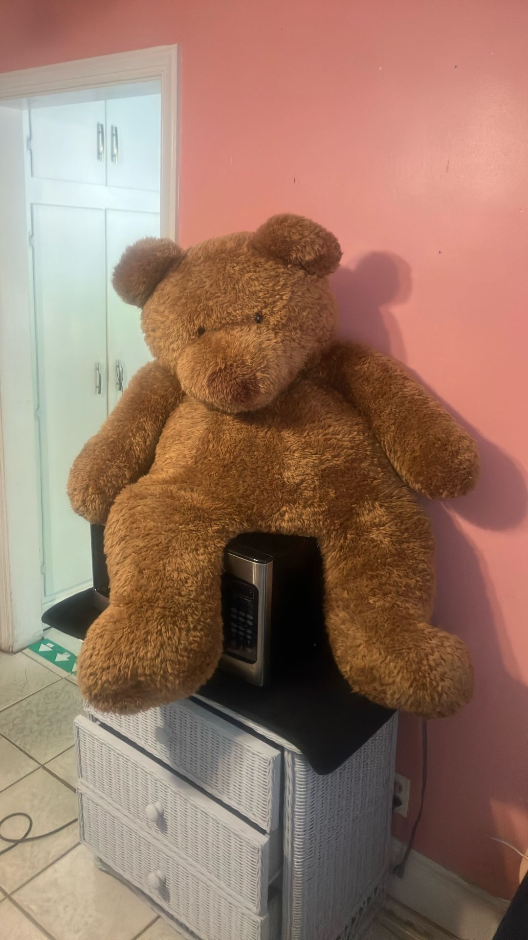 Giant Teddy Bear 🧸