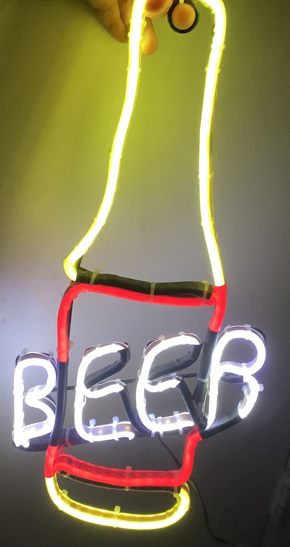 “BEER” NEON SIGN