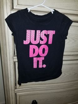 Nike Size 4T Girls shirt