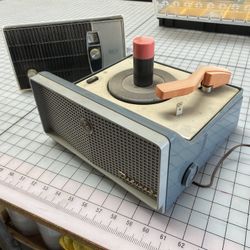 Vintage RCA Victor (Radio & Record Player)