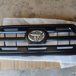 Tacoma SR Grille 