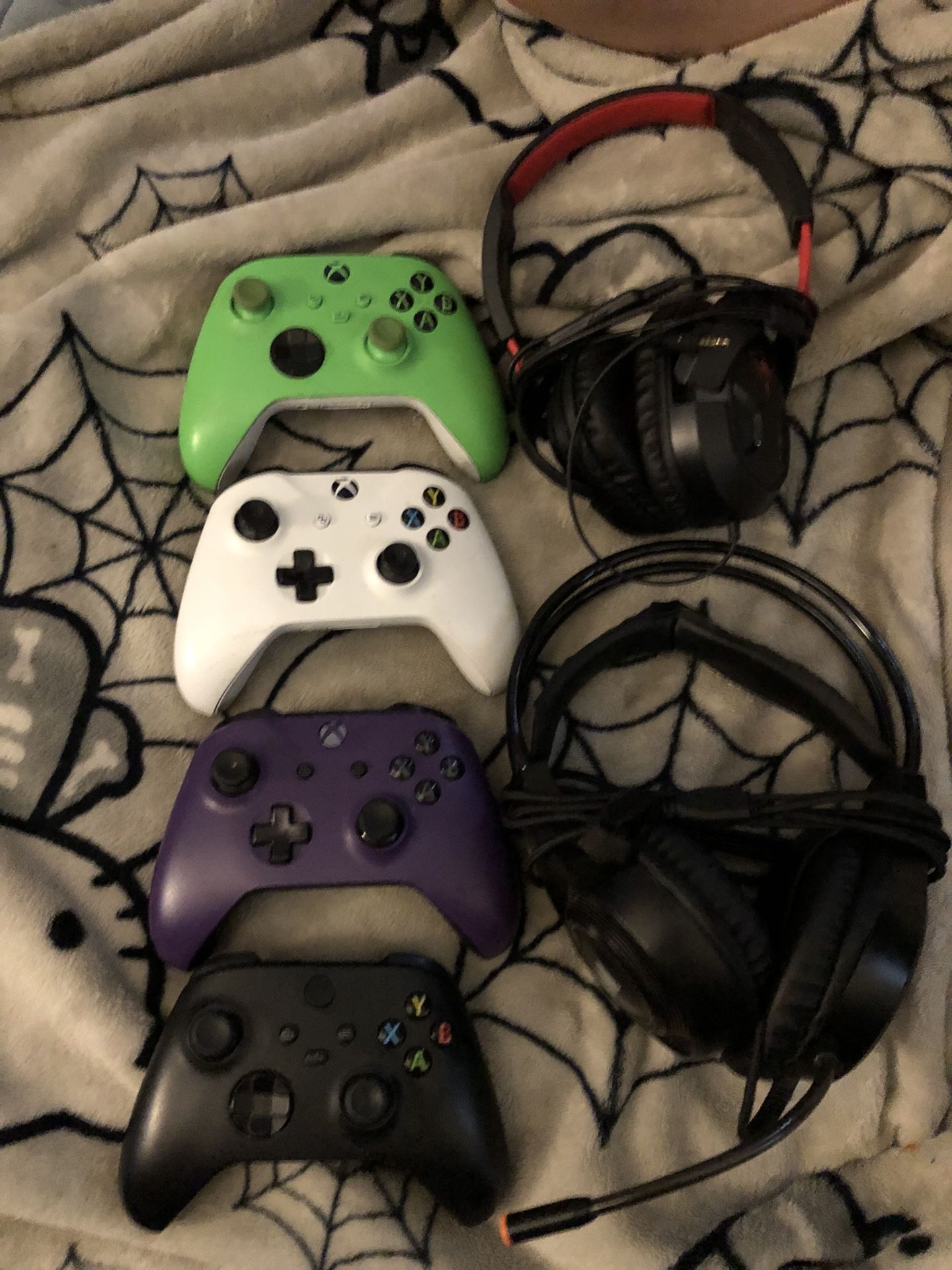 Wireless Controllers & Wired Headsets