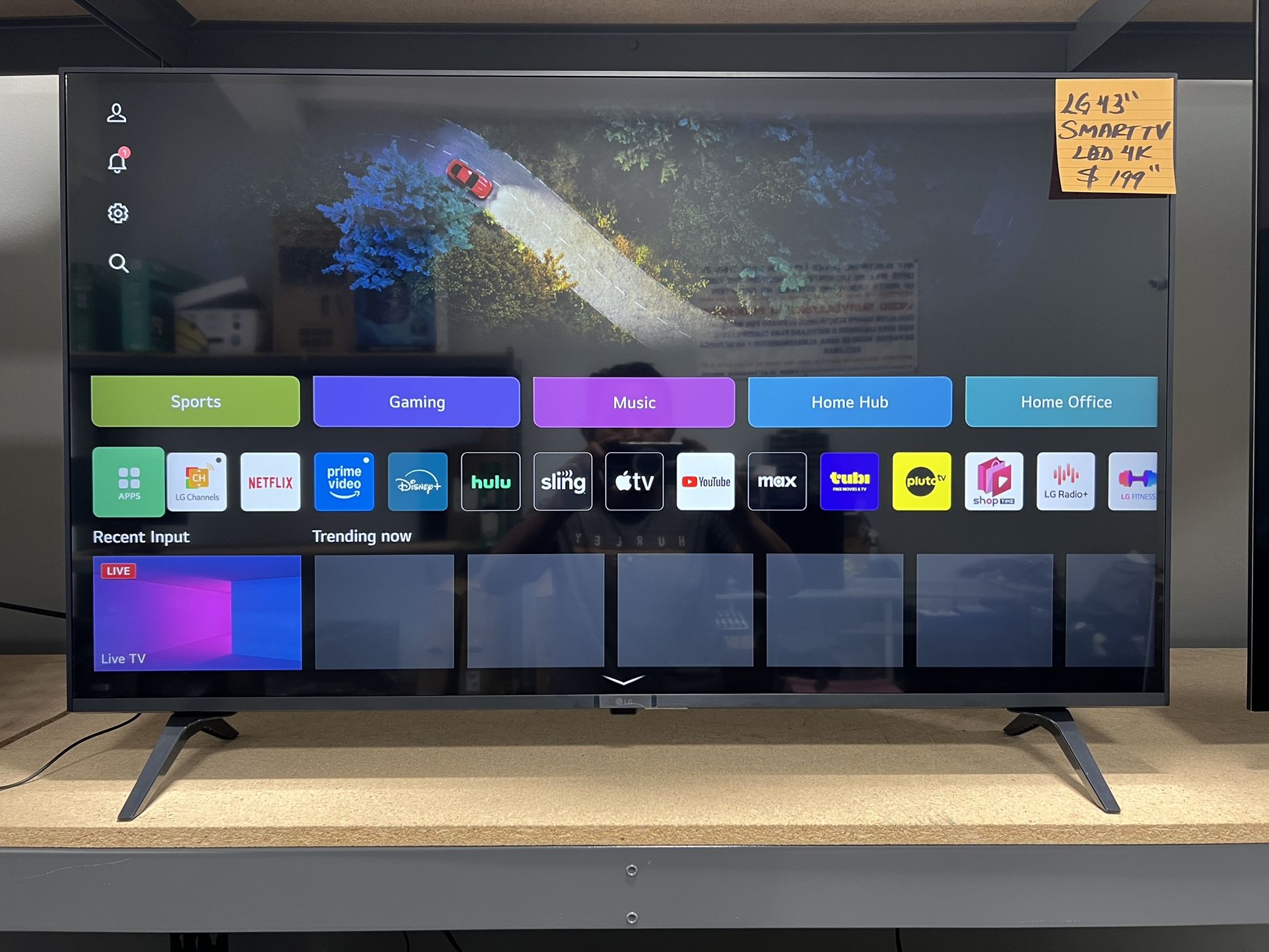 LG 43” SMART TV LED 4K WEB OS UR8000 LIKE NEW TV WITH ORIGINAL REMOTE CONTROL GUARANTEED 💯📺💯📺💯