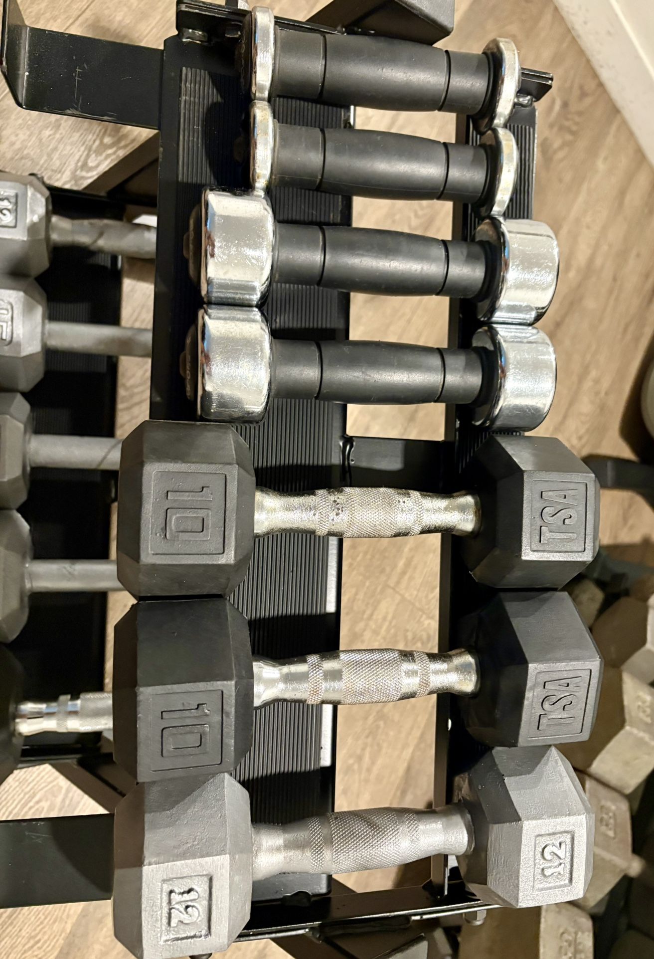 In NEW Condition Set Of Cast Iron Hex Dumbbells 3s, 5s, 10s, 12s, 15s & 20 pounds (NO RACK INCLUDED)