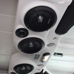 JKU soundbar jeep overhead white