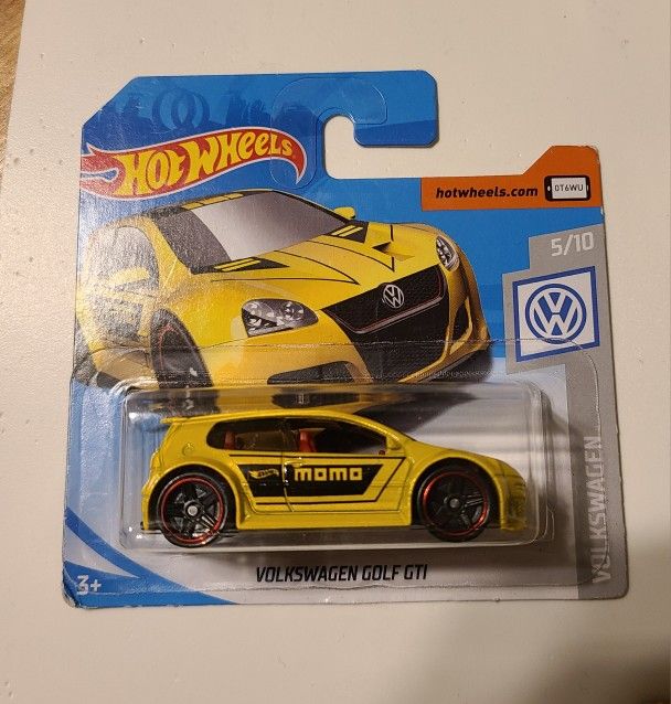 Hot Wheels Volkswagen Golf GTI MOMO Racing Short card