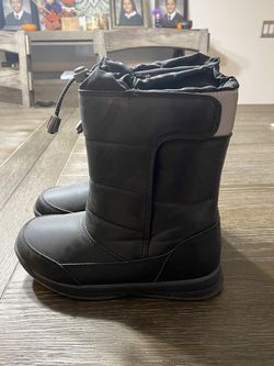 Boys Snow Boots from Lands End. Size 3Y. In great condition.