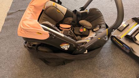Doona Infant Car Seat & Stroller with Base