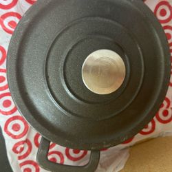 Cast iron pot