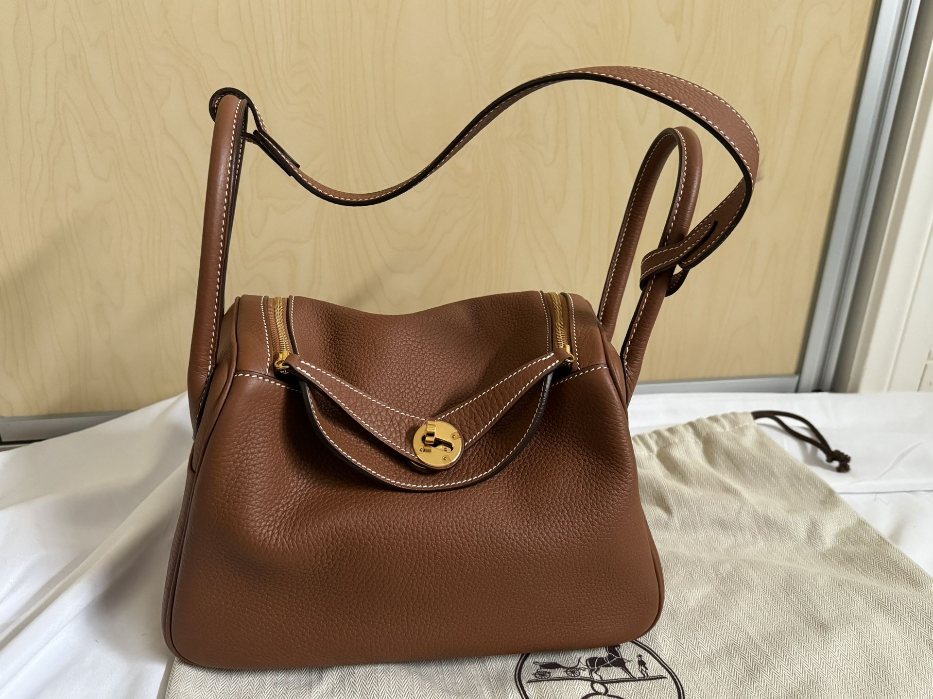 LINDY 26 Brown Leather Gold Hardware Shoulder Bag