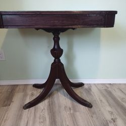Hermosa Mesita Antigua De Madera Sólida Muy Maciza Nada Raspada