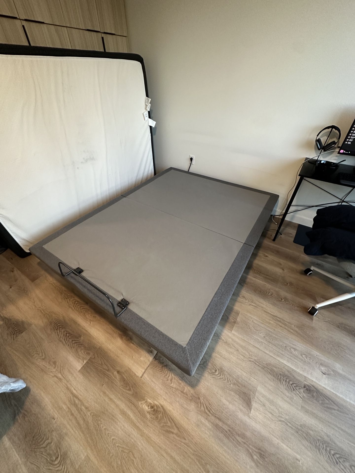 Adjustable Bed Frame for Queen  Mattress (NL400F Adjustable Foundation)