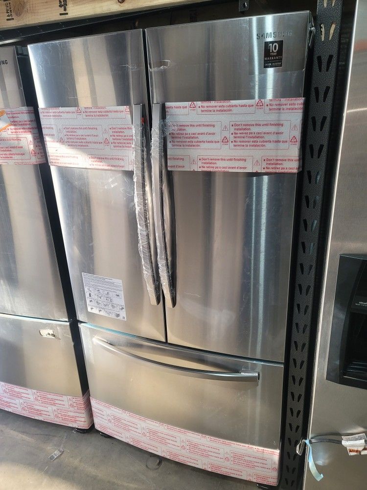 New French Door Refrigerator NO DENTS 