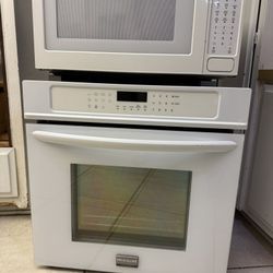  I’m are selling an Oven + Microwave, both of them are connected, comes with remote. The brand is FrigidAire, it’s used but like new. 