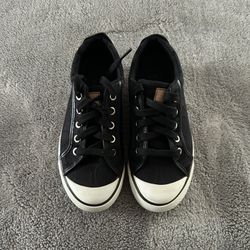 Women’s Sneakers Size 6
