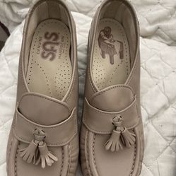 Clark Shoes Size 6