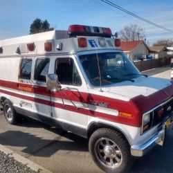 1989 Ford E350 Ambulance Rv Aka ADVENTURE MOBILE 