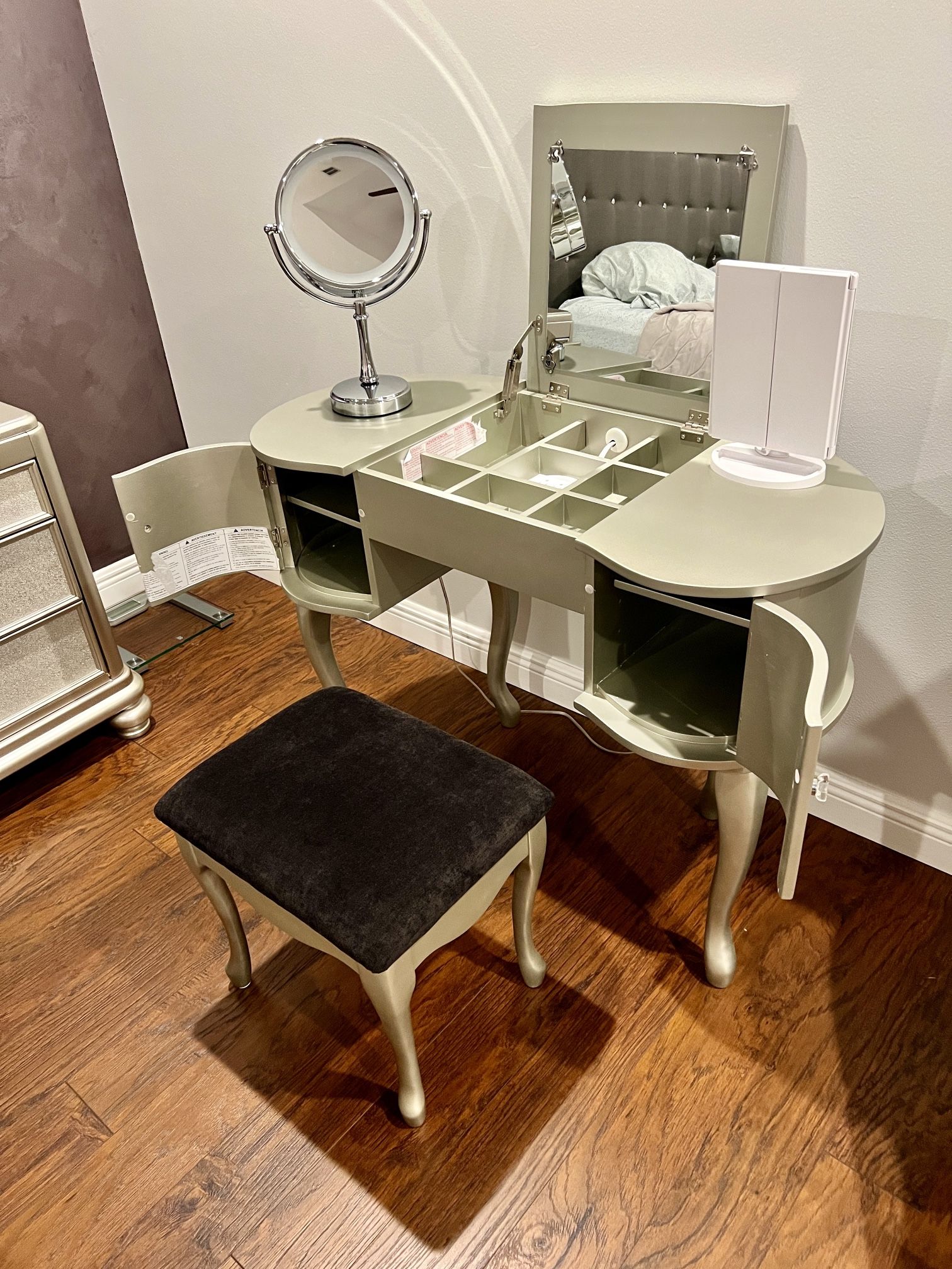  Silver Makeup Vanity Set with Stool Chair and Mirrors 