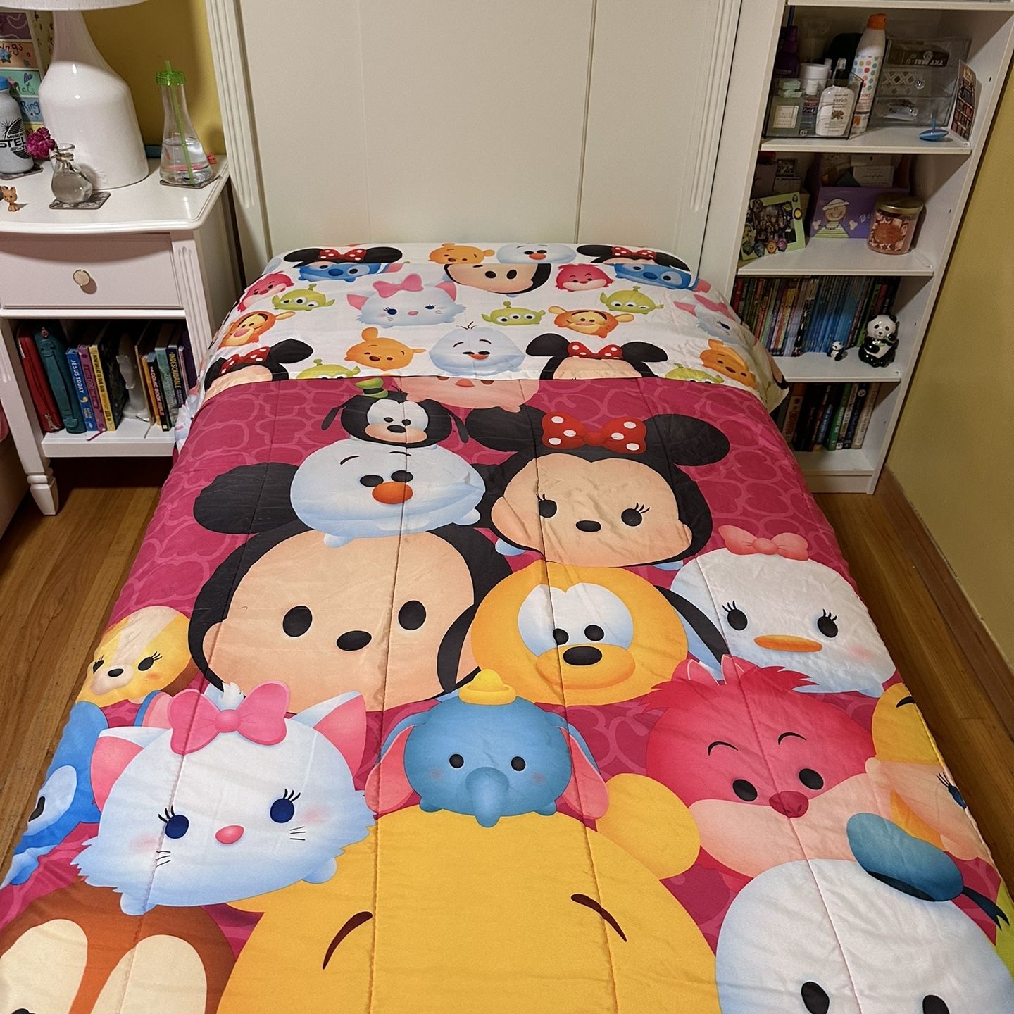 Disney “Tsum Tsum” Girls Reversible Twin Comforter and Twin Sheet