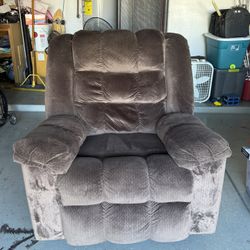 Super Clean & Comfy Recliner 