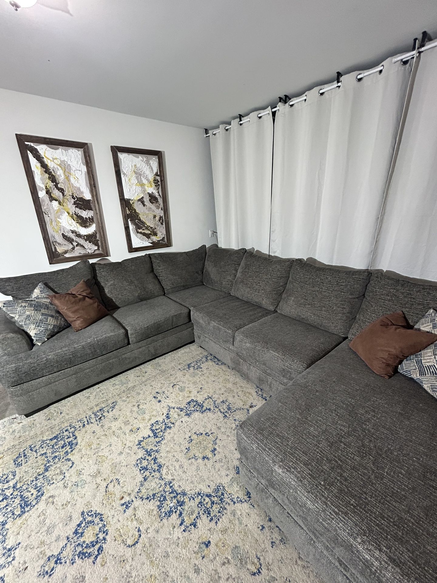 Dark sectional w reversible chaise 🛻 Delivery Available 🛻